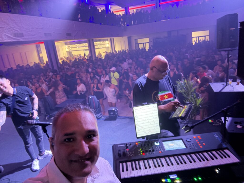 Ready voor The Big 33 show in een uitverkochte Prince Ballroom.